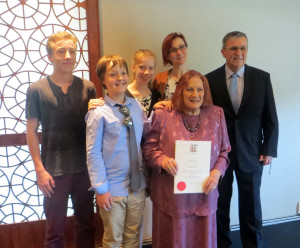 Dr Marie Long with her husband Ray Long, her daughter Vanessa Go,rdon (Project Communications Manager at Urban Growth, NSW) and her grandchildren Christopher, Katya and Jesse.