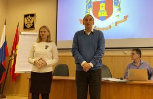 Dr Maria Dremina and Dr Vitaliy Kopnov run a soft-skills workshop